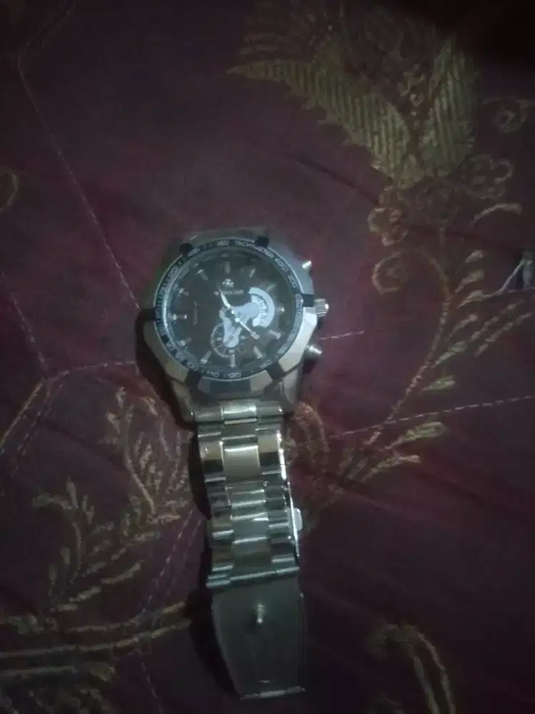 Di jual cepat jam tangan pria merk weiguan murah