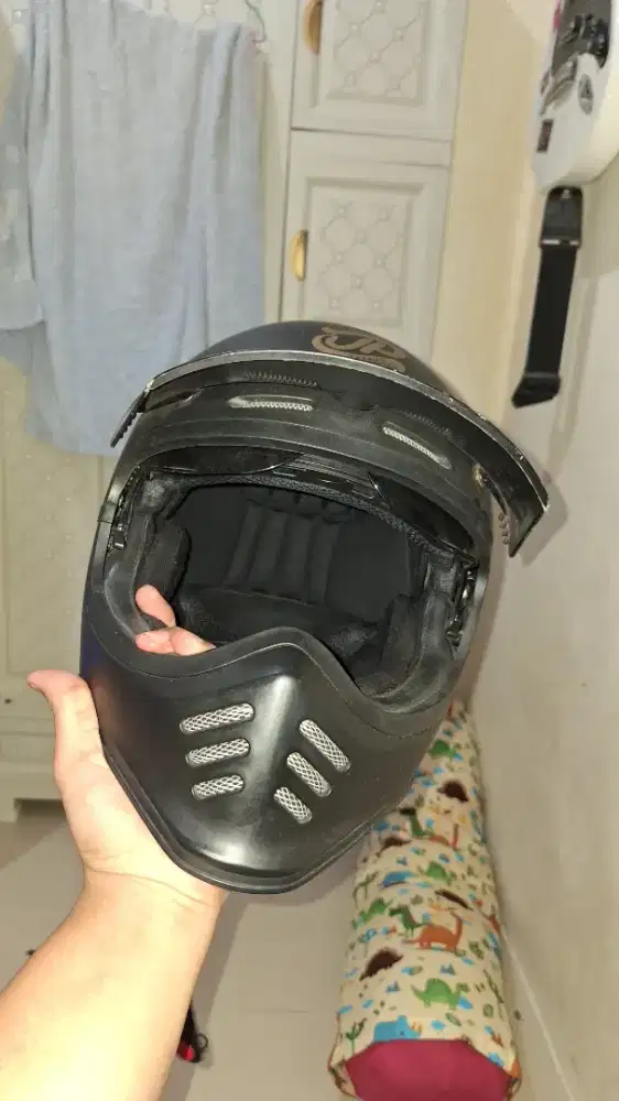 BOSHELM Helm Cakil JP Signature Ukuran L Mines Baret dan pemakaian