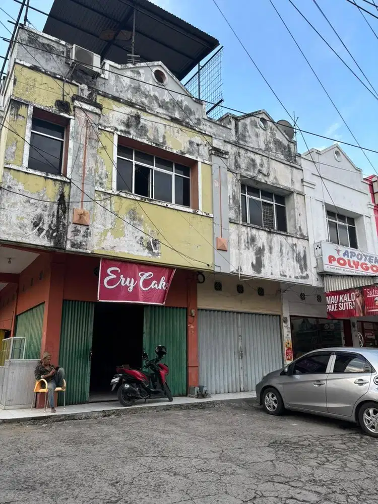 dijual cepat ruko di poligon simpang 4jalan di huk