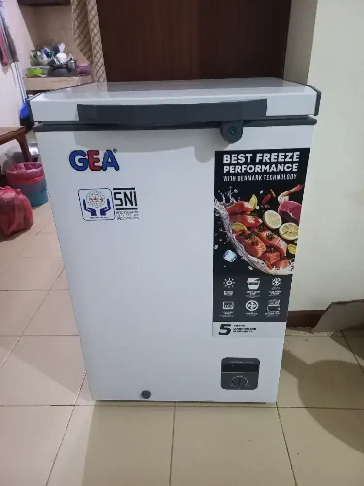 Di jual freezer masih bagus