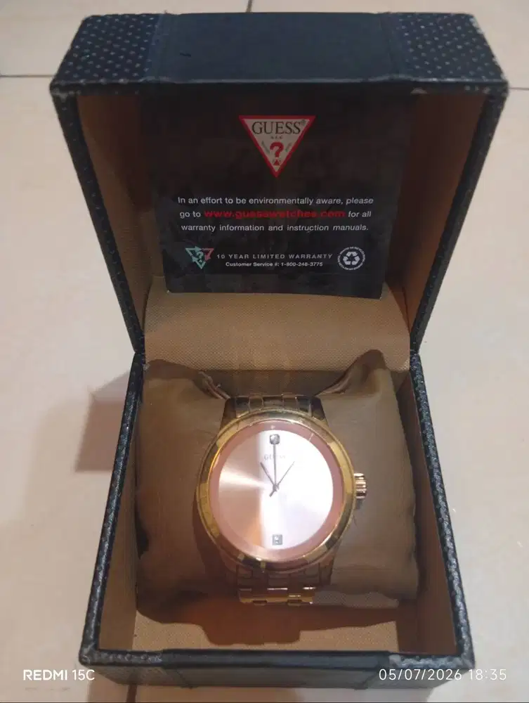 Jam Tangan Gold Unisex Guess