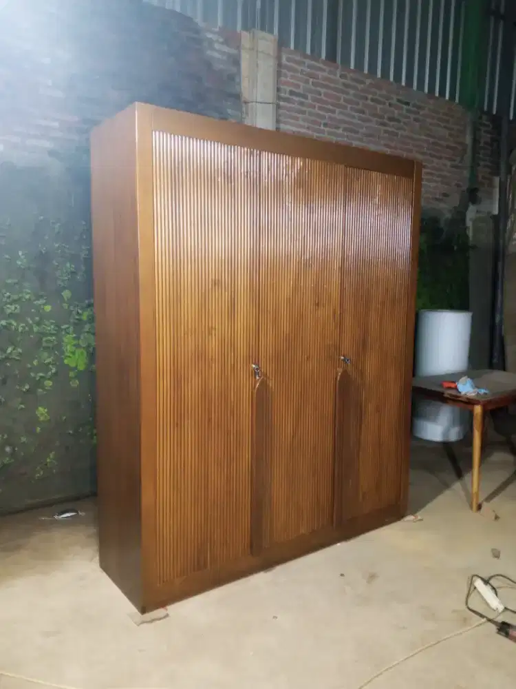 Almari pintu salur 3 pintu jati solid minimalis