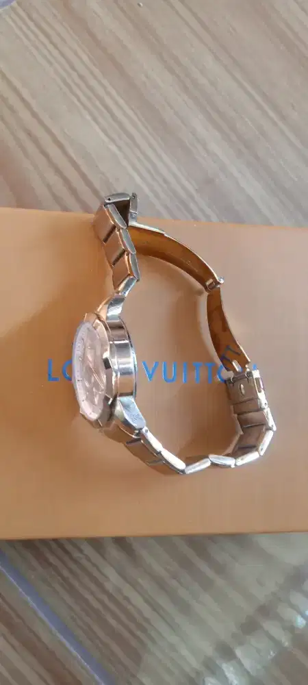 Jam Tangan Wanita ,Ori, warna kuning Emas