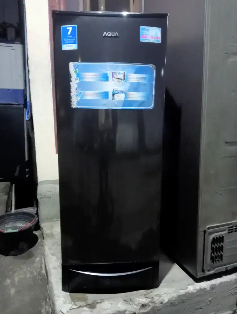 Di jual kulkas AQUA 1 pintu laci