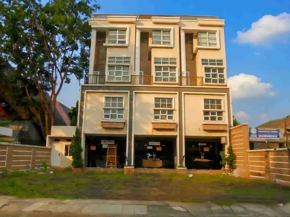 DiJual Ruko Strategis 3Lantai Luas Tanah 451M² di Jakarta Selatan