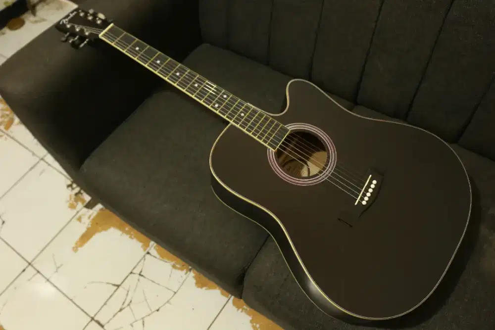 Gitar akustik jumbo hitam cutway
