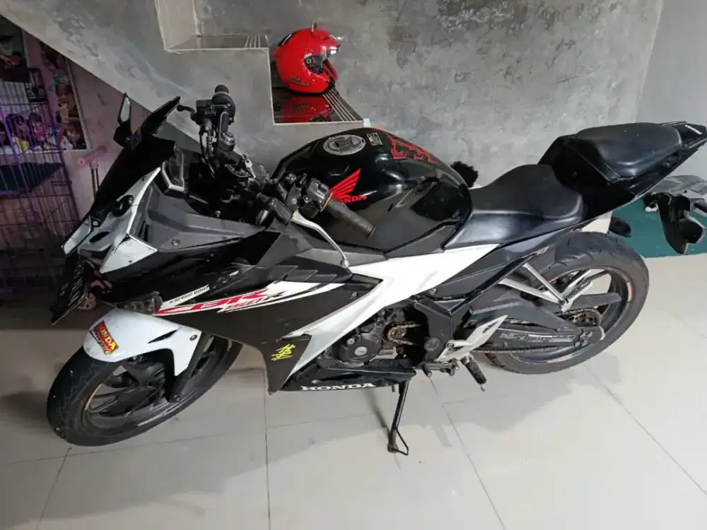 Honda cbr 150 mesin halus jarang di pakai