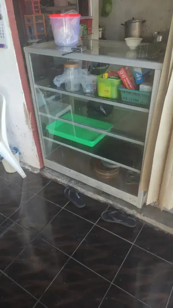 Estalase aluminium kaca