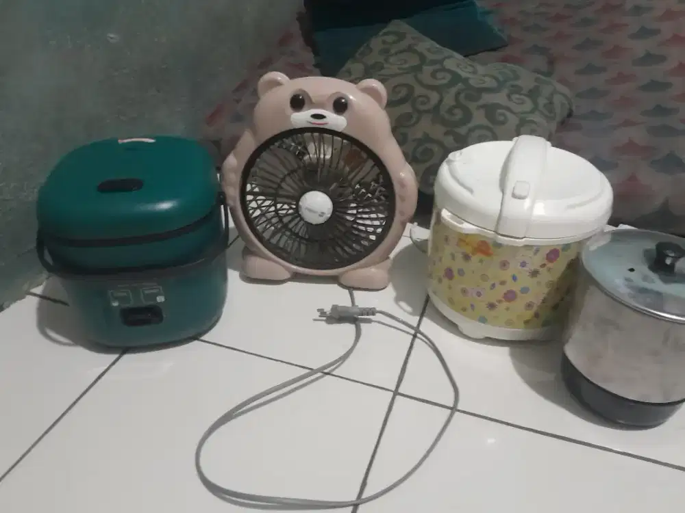 2  Rice cooker, kipas angin Panci listrik