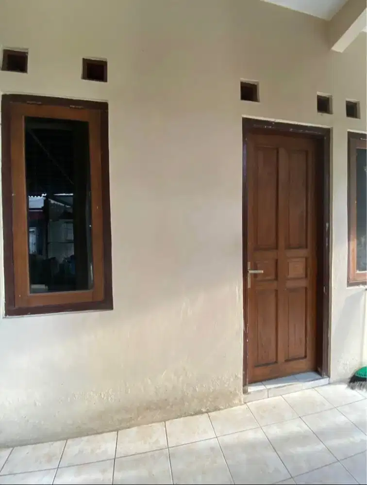 KOST PUTRI BELAKANG UTY 1