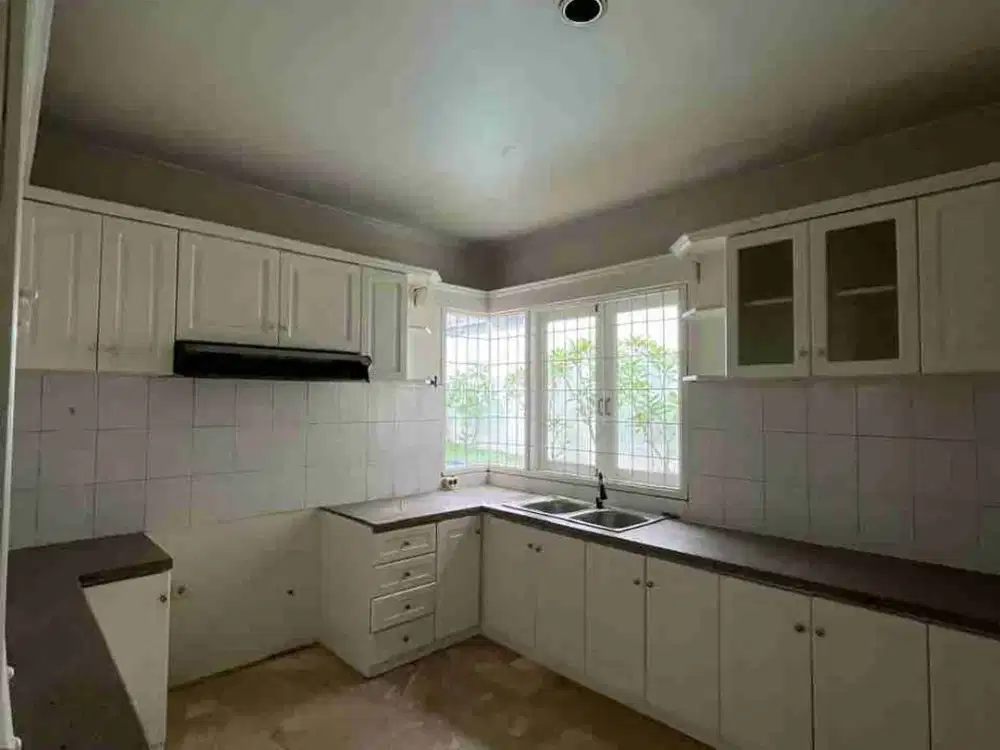 Disewa Rumah Bagus Luas 350M² + Swimming Pool di Lebak Bulus Jakarta Barat