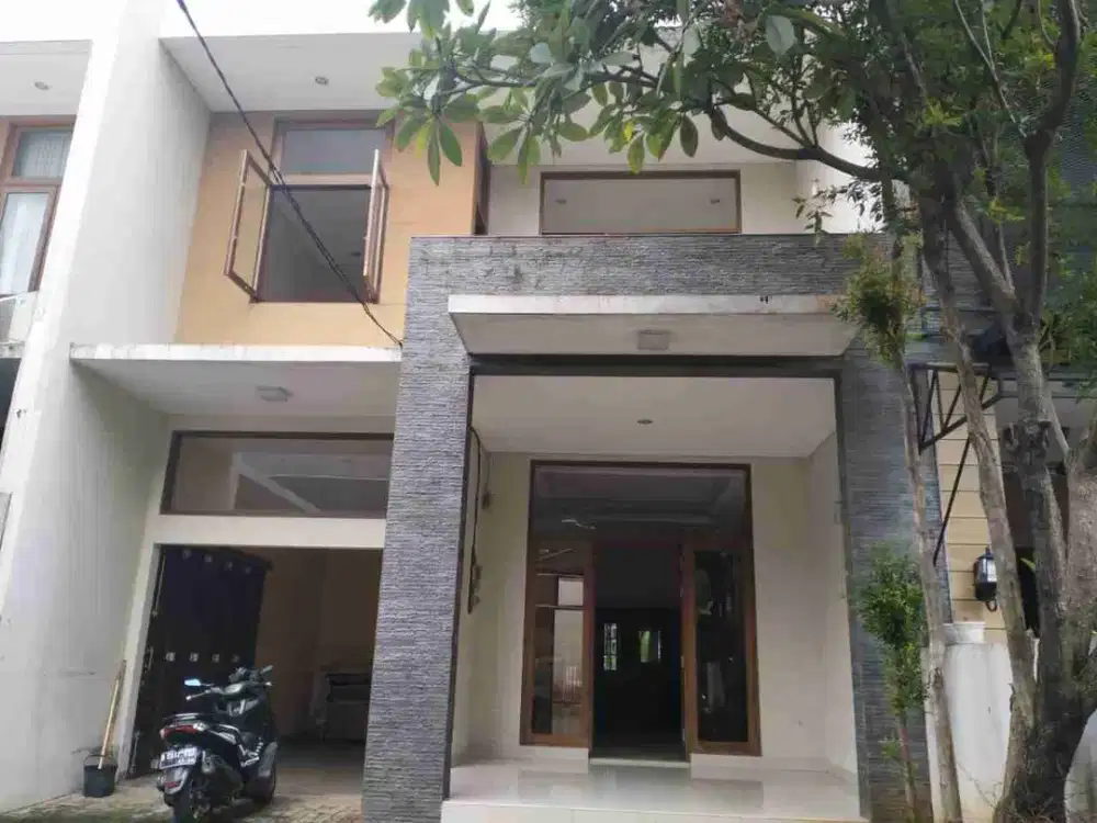 Rumah 3 Lantai Siap Huni Di Kemang, Jakarta Selatan