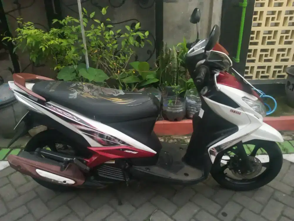 Sepeda motor Yamaha Xeon Sawojajar Malang
