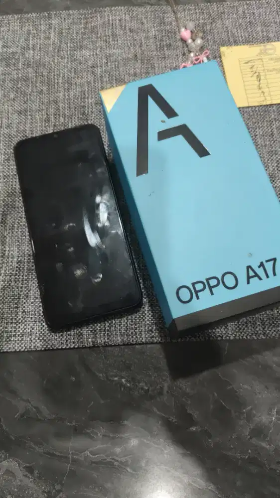 Handphone second Oppo A 17