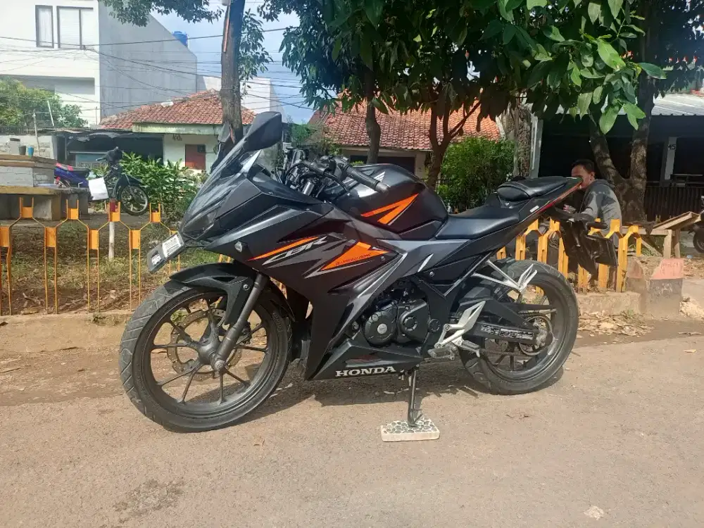 honda cbr150r 2019 CBR 150r like new surat lengkap jakarta selatan