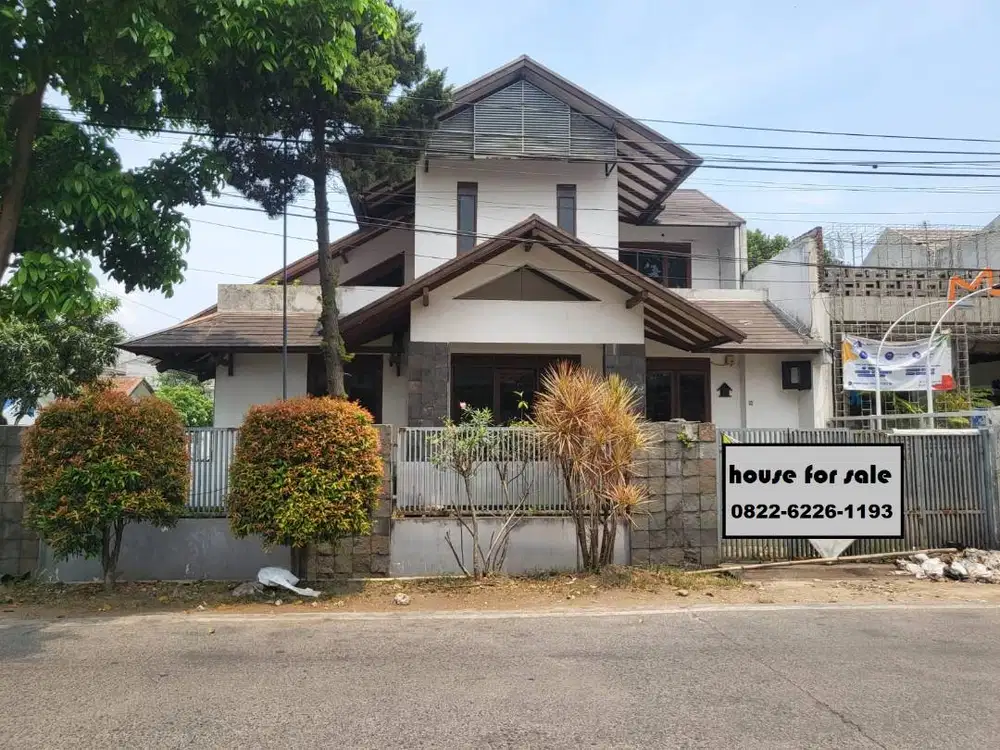 Dijual rumah strategis  cocok untuk usaha Turangga Buah Batu