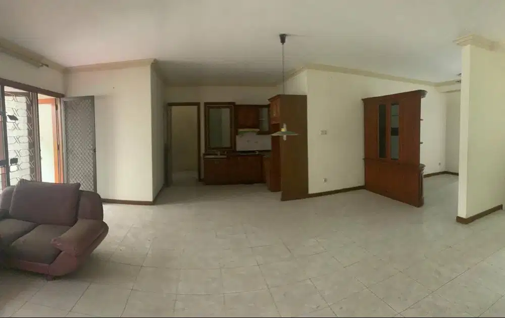 DIJUAL RUMAH DI GRAHA FAMILY BLOK C SURABAYA SIAP HUNI