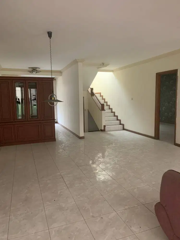 DIJUAL RUMAH DI GRAHA FAMILY BLOK C SURABAYA SIAP HUNI