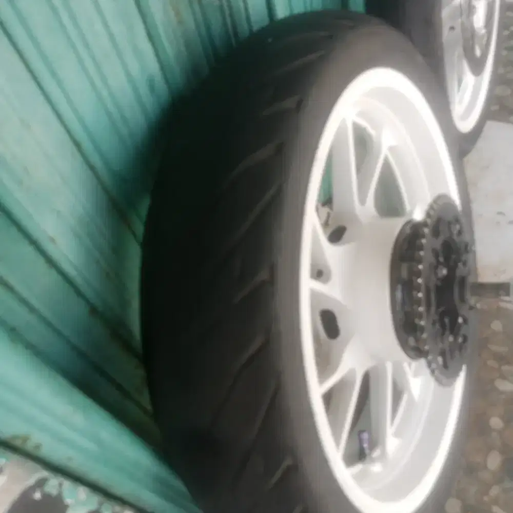 Velg set Yamaha R15 V3 Cocok untuk keluarga yamaha