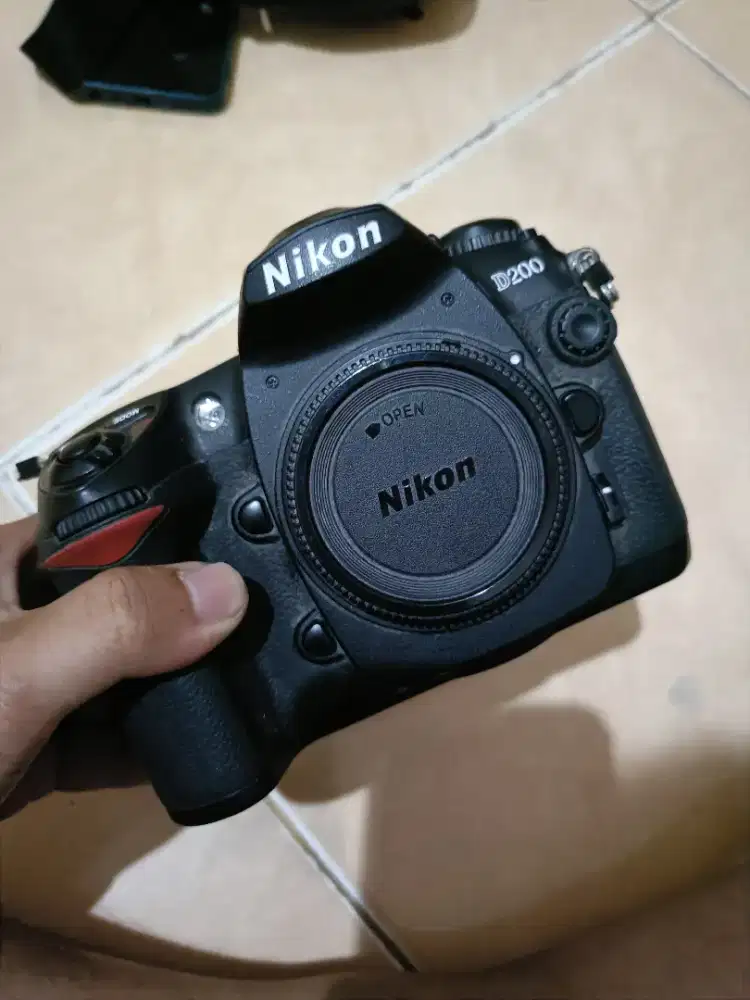 NIKON D200 BODY ONLY LIKENEW