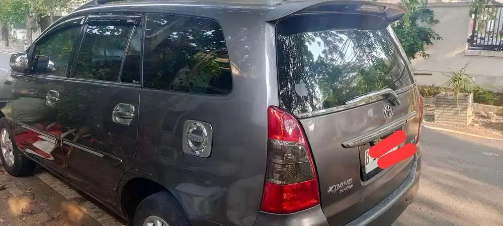 Toyota Kijang Innova 2011 Bensin