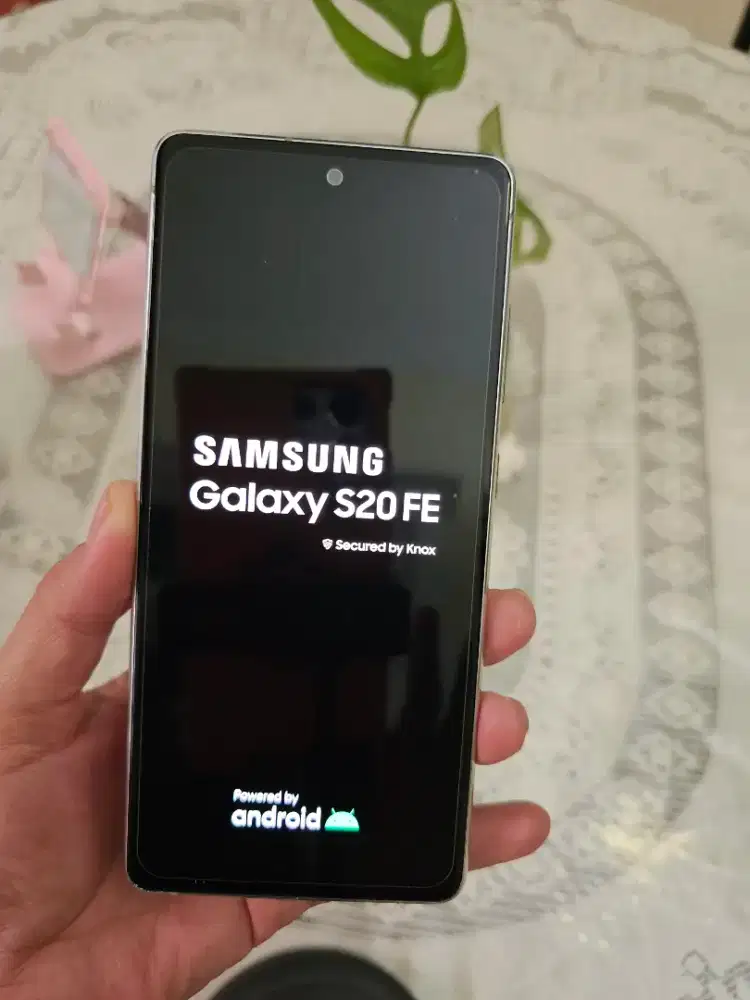 Galaxy s20 fe 8/128 snapdragon ex SEIN fullset putih mulus like new