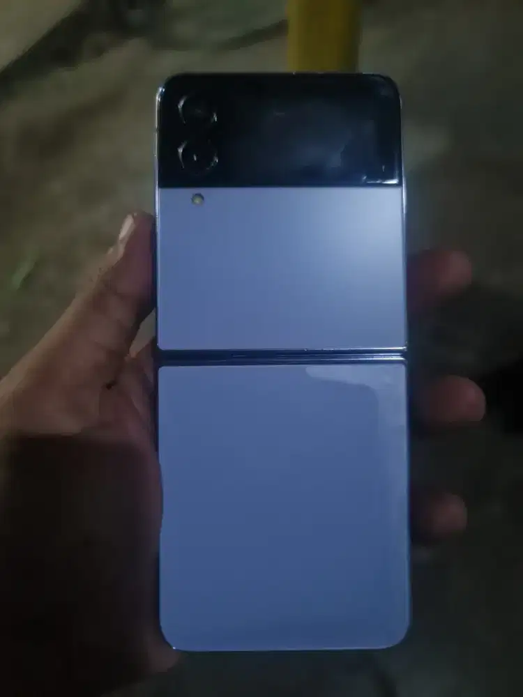 Samsung z flip4 5G ram 8/256 2,3 aje tinggal pake