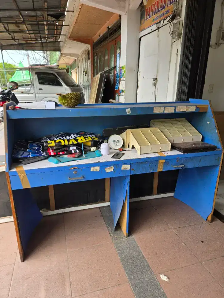 Meja servis Kokoh