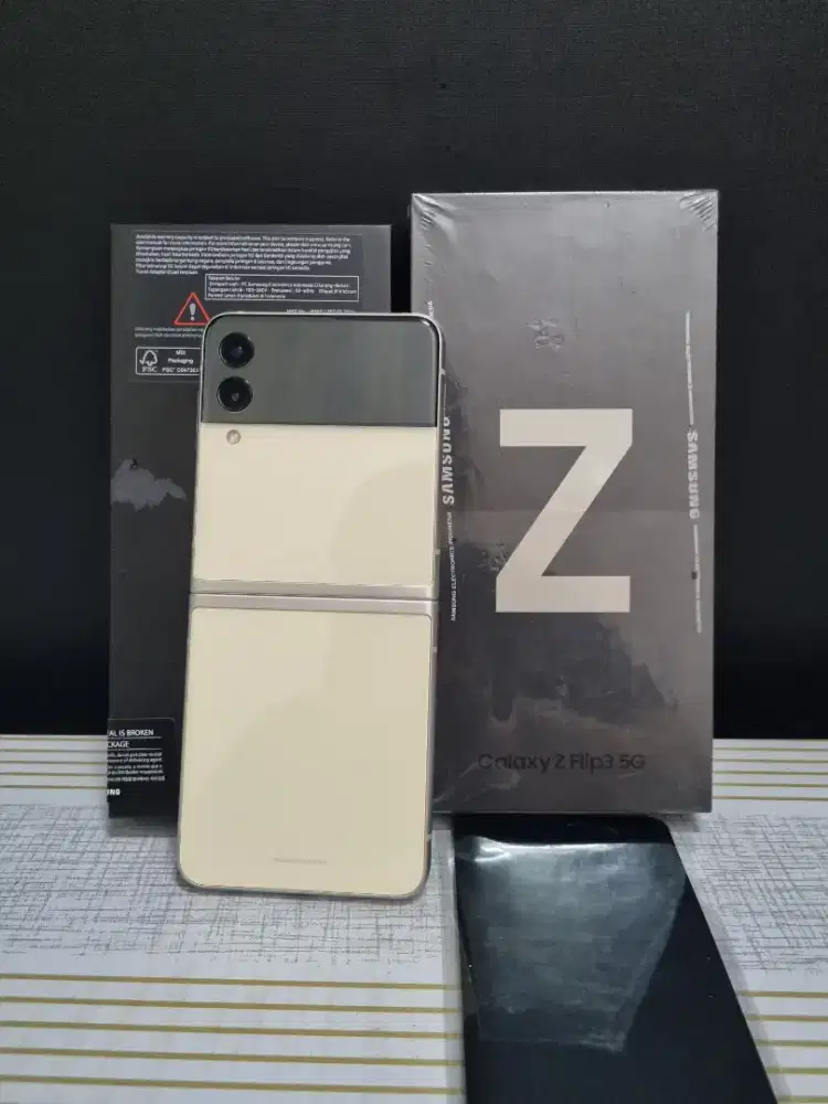 Samsung ZFlip 3 256GB Fullset Mulus minus