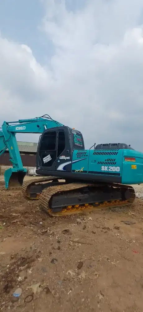 FOR SELL excavator kobelco sk200-8