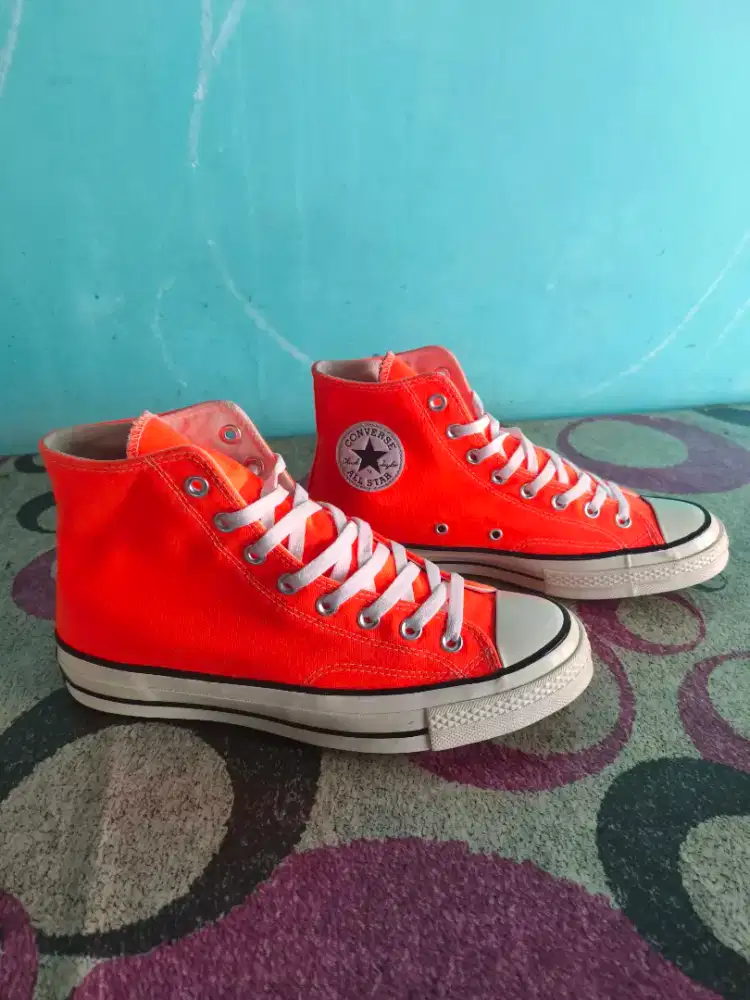 Sepatu Converse Orange Menyala Unisex