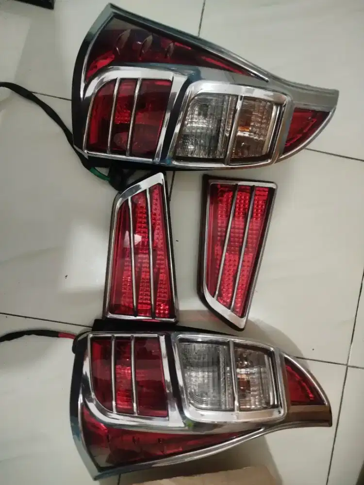 Lampu belakang avanza 2018 Ori bawaan