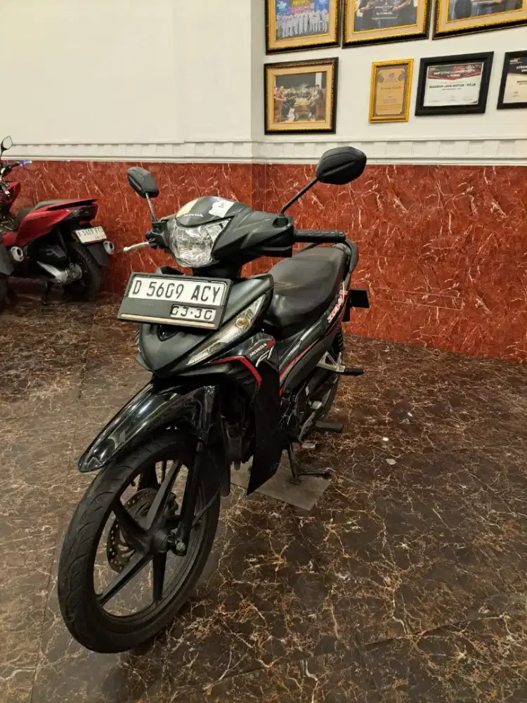 DIJUAL CEPAT AJA REVO INJEKSI 2020 PAJAK PANJANG 03.2027 PLAT BANDUNG