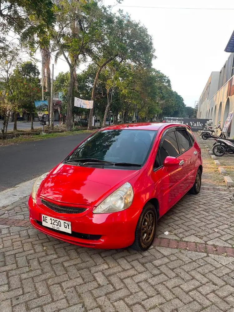 Honda jazz red matic tahun 2005