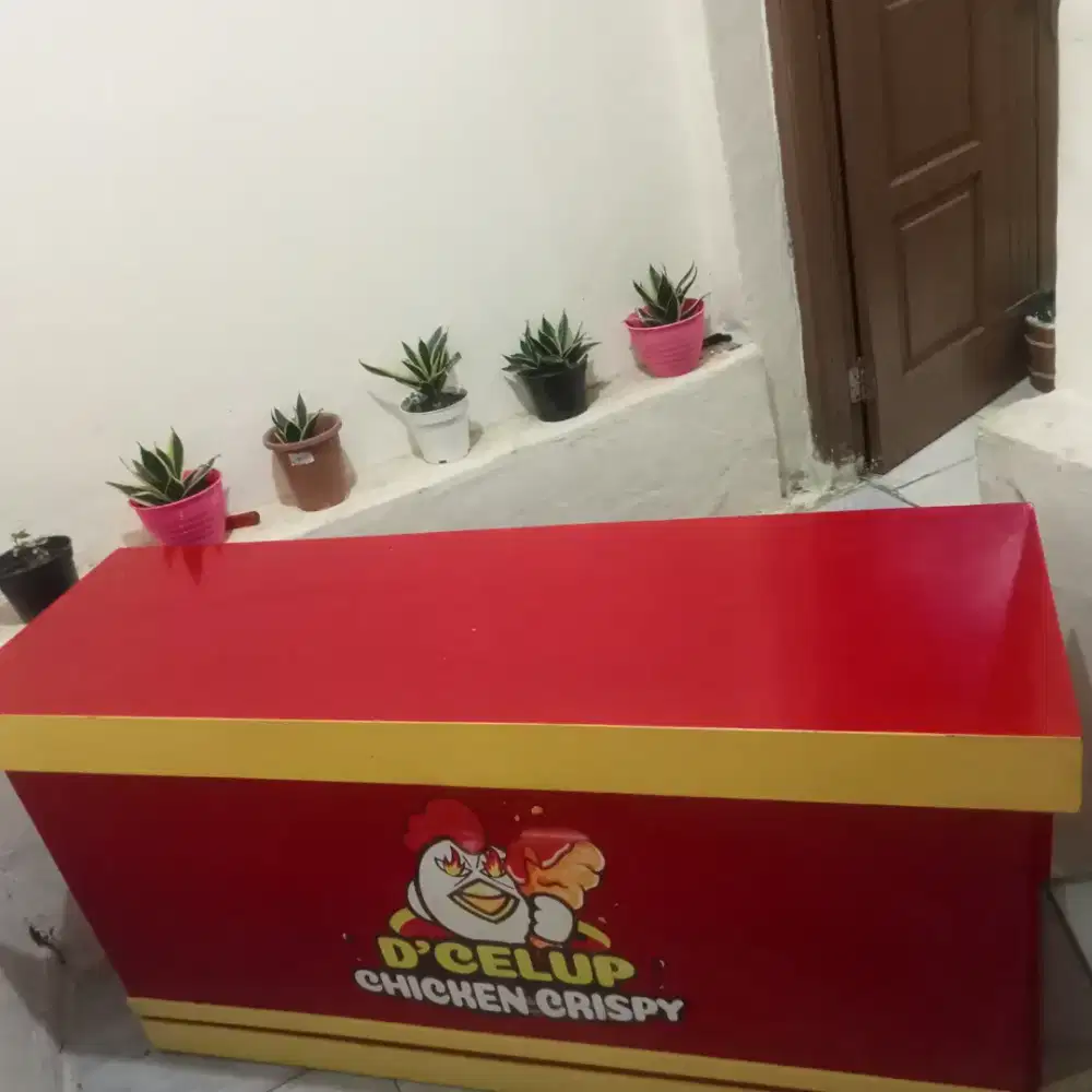 Meja laci modern