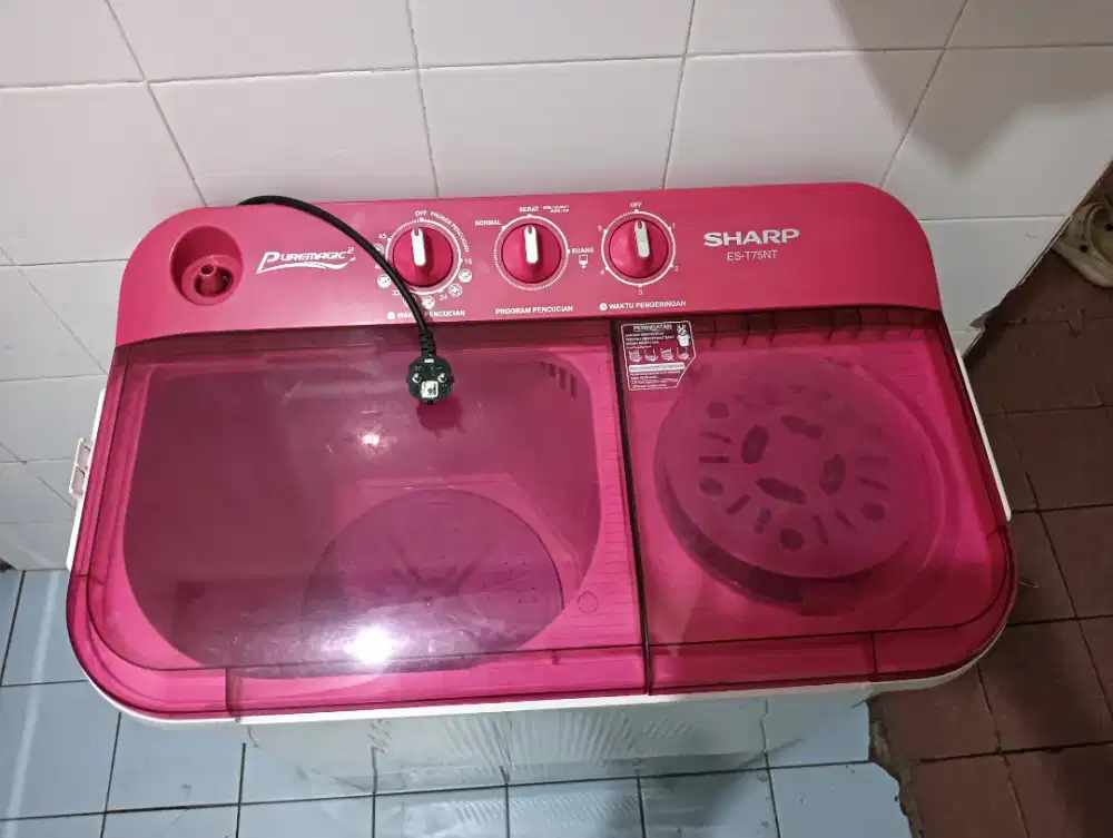 Jual second mesin cuci Sharp 7kg pink