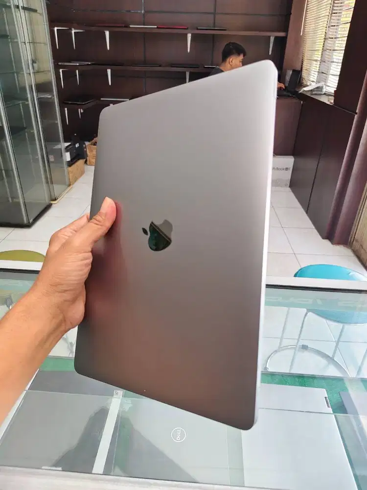Edisi Macbook Pro Retina Touchbar mid 2019 Intel Core i5