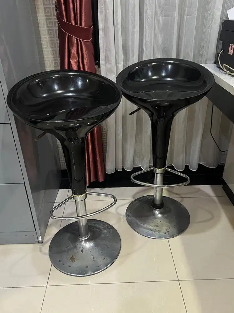 Kursi bar tinggi 57 - 77cm ada 2 pcs