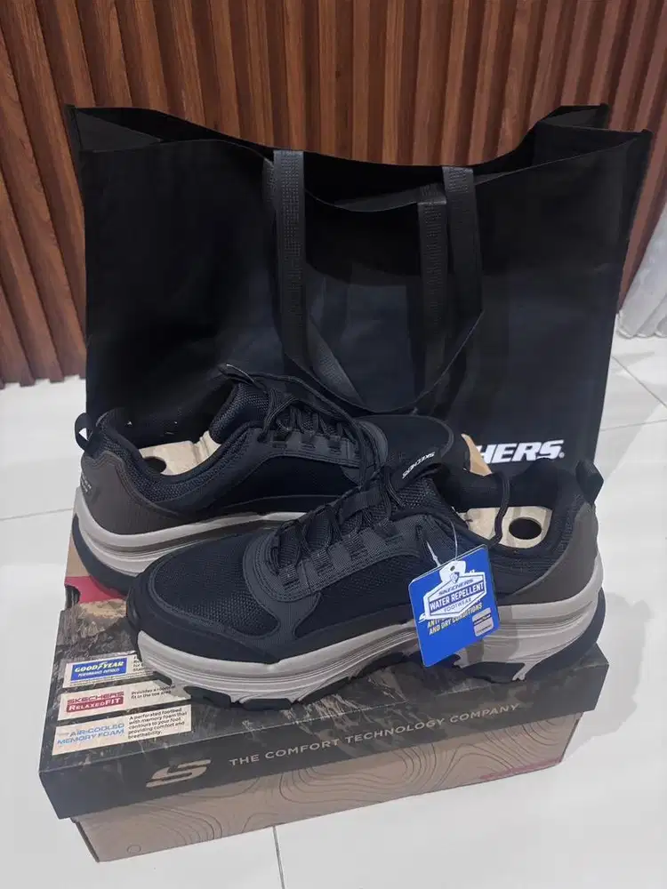 Skechers D'Lux Trekker Men sz 42.5