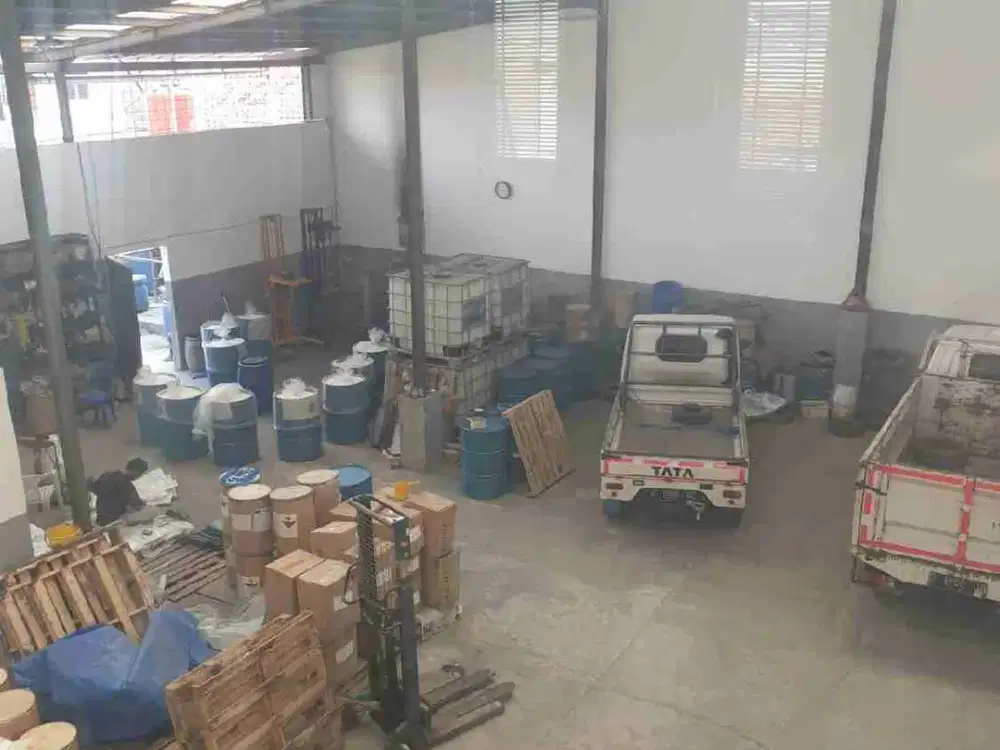 gudang bagus ada kantor di jalan Mahmud dekat tol Margaasih