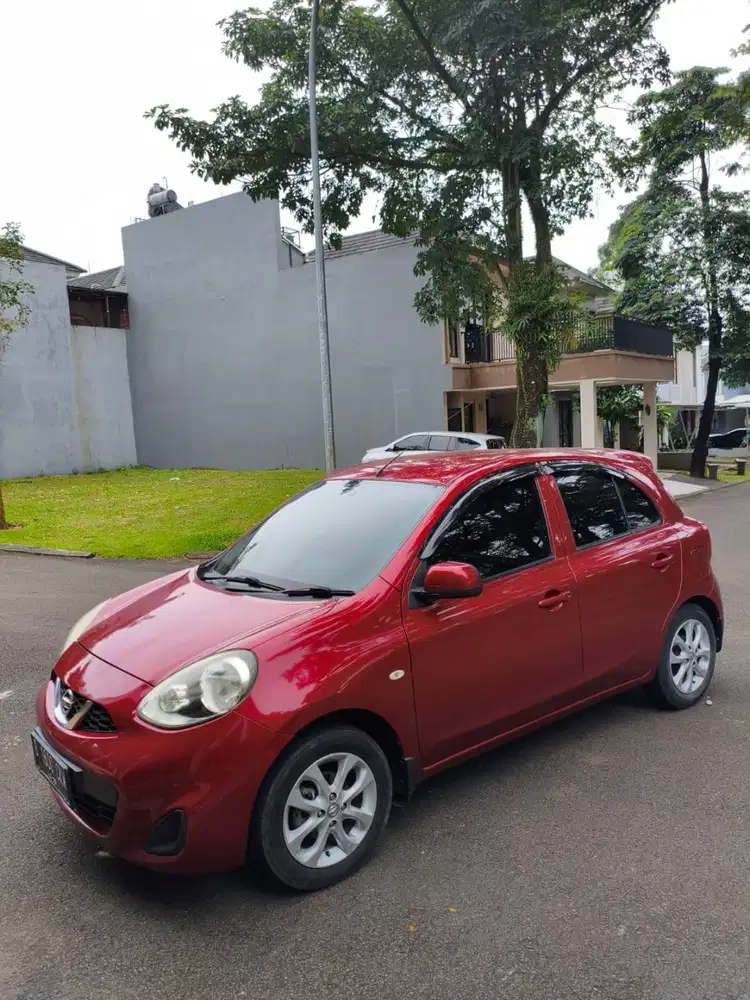 DIJUAL CEPAT NISSAN MARCH MERAH MAROON SANGAT IRIT