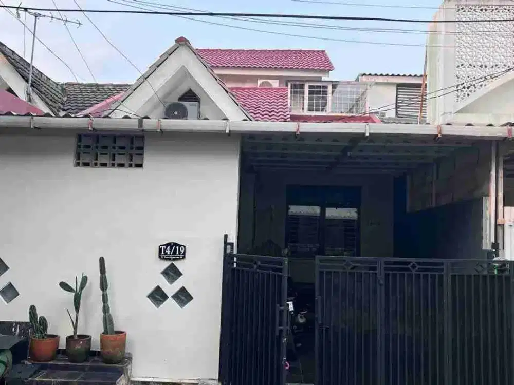 Rumah Dijual Di Kencana Loka BSD (GLB114)