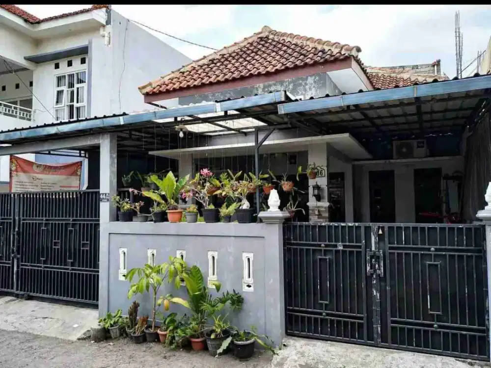RUMAH DI BAWAH PASARAN DI MAGUWOHARJO