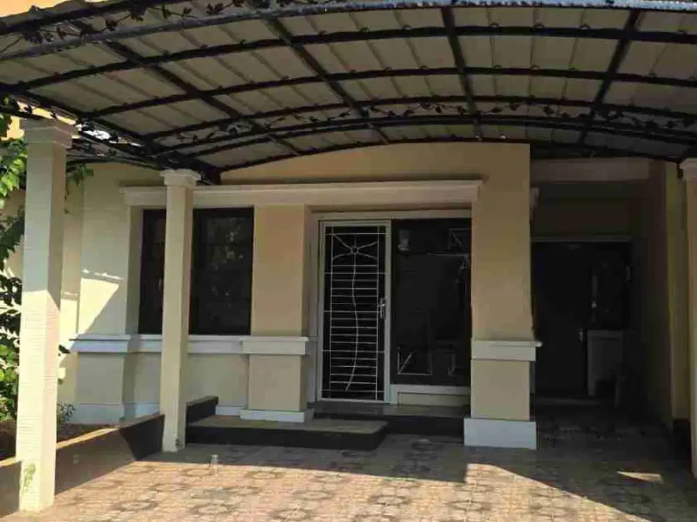 Jual rumah depan taman siap huni atap bajaringan. Kota Wisata Cibubur.