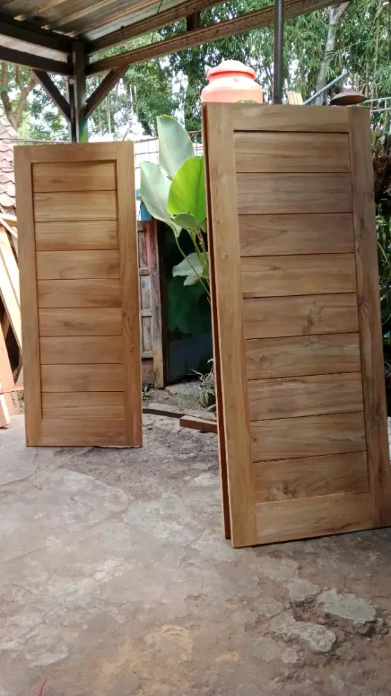 Daun pintu jati tua