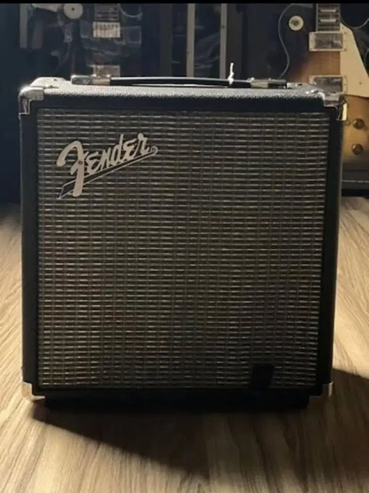 Fender Rumble 15 Bass Amplifier – Kondisi Seperti Baru
