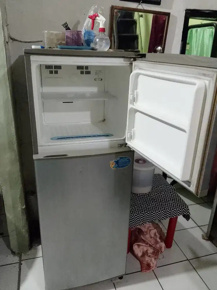 Jual butuh kulkas 2 pintu