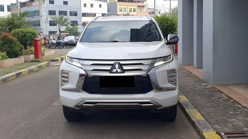 Mitsubishi Pajero Sport Dakar 2.4 Diesel Sunroof Putih 2023 Like New