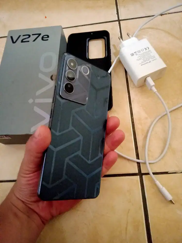 Vivo v27e Ram 8/256 masih bagus fullset