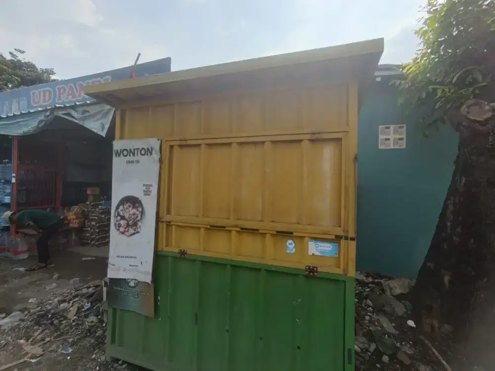 Kontainer bekas warna kuning